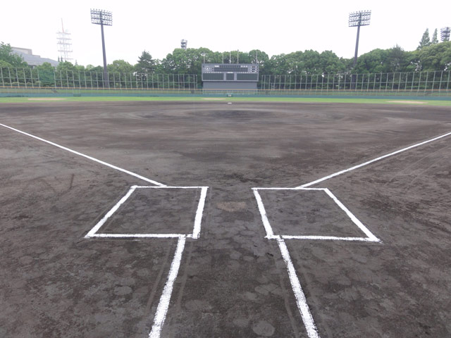 ベイコム野球場（尼崎市記念公園野球場）の写真